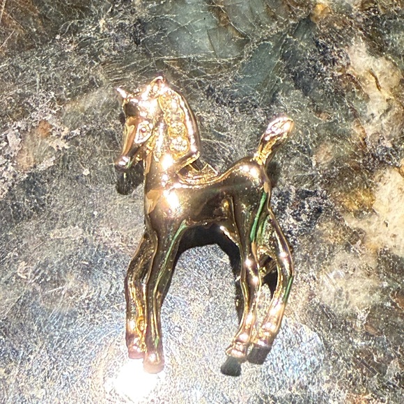Vintage Small Gold Tone Horse Pin‎ Brooch Pony Bronco - Picture 1 of 4
